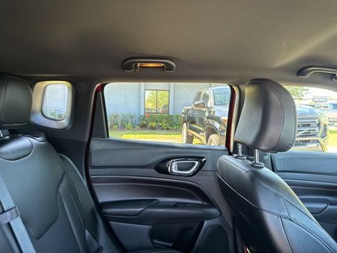 Used 2025 Jeep Compass Trailhawk AWD/4WD image 14