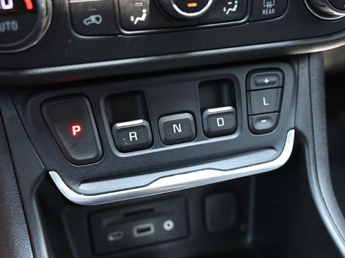 Used 2019 GMC Terrain SLT w/ Preferred Package FWD image 24