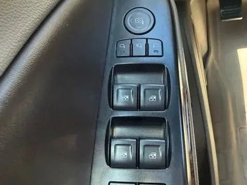 Used 2015 Chevrolet Tahoe LTZ RWD image 21