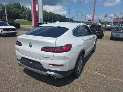 Used 2022 BMW X4 xDrive30i w/ Premium Package AWD/4WD image 3