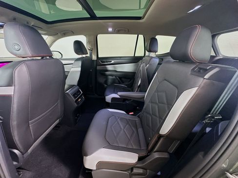 Used 2025 Volkswagen Atlas Peak Edition SE AWD/4WD image 39