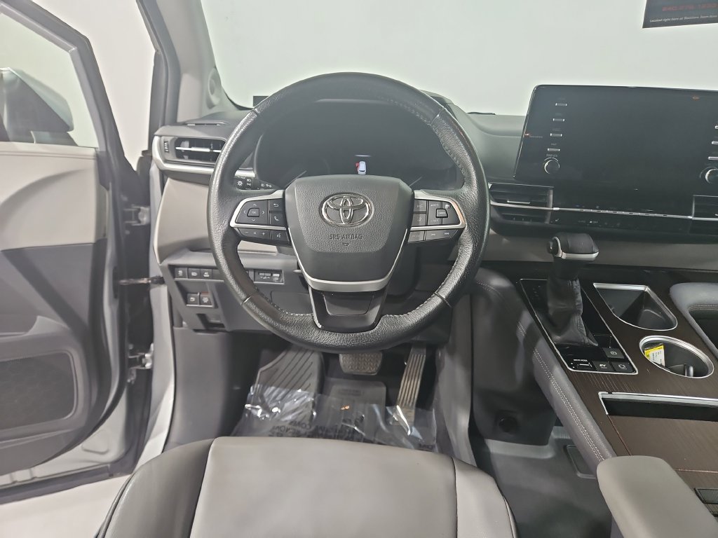 Used 2022 Toyota Sienna XLE w/ XLE Plus Package AWD/4WD image 14