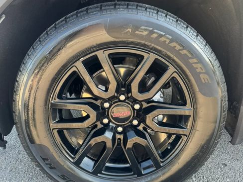 Used 2024 GMC Sierra 1500 Elevation w/ LPO, Elevation Black Package AWD/4WD image 39