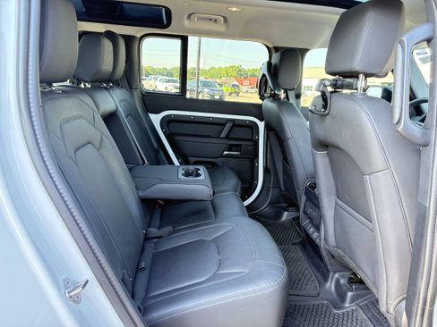 Used 2025 Land Rover Defender 110 S AWD/4WD image 39