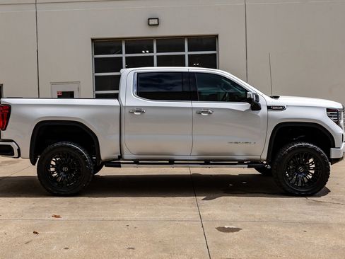 Used 2025 GMC Sierra 1500 Denali w/ Technology Package AWD/4WD image 11