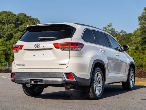 Used 2017 Toyota Highlander Limited image 6
