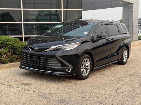 Used 2026 Toyota Sienna Limited AWD/4WD image 7