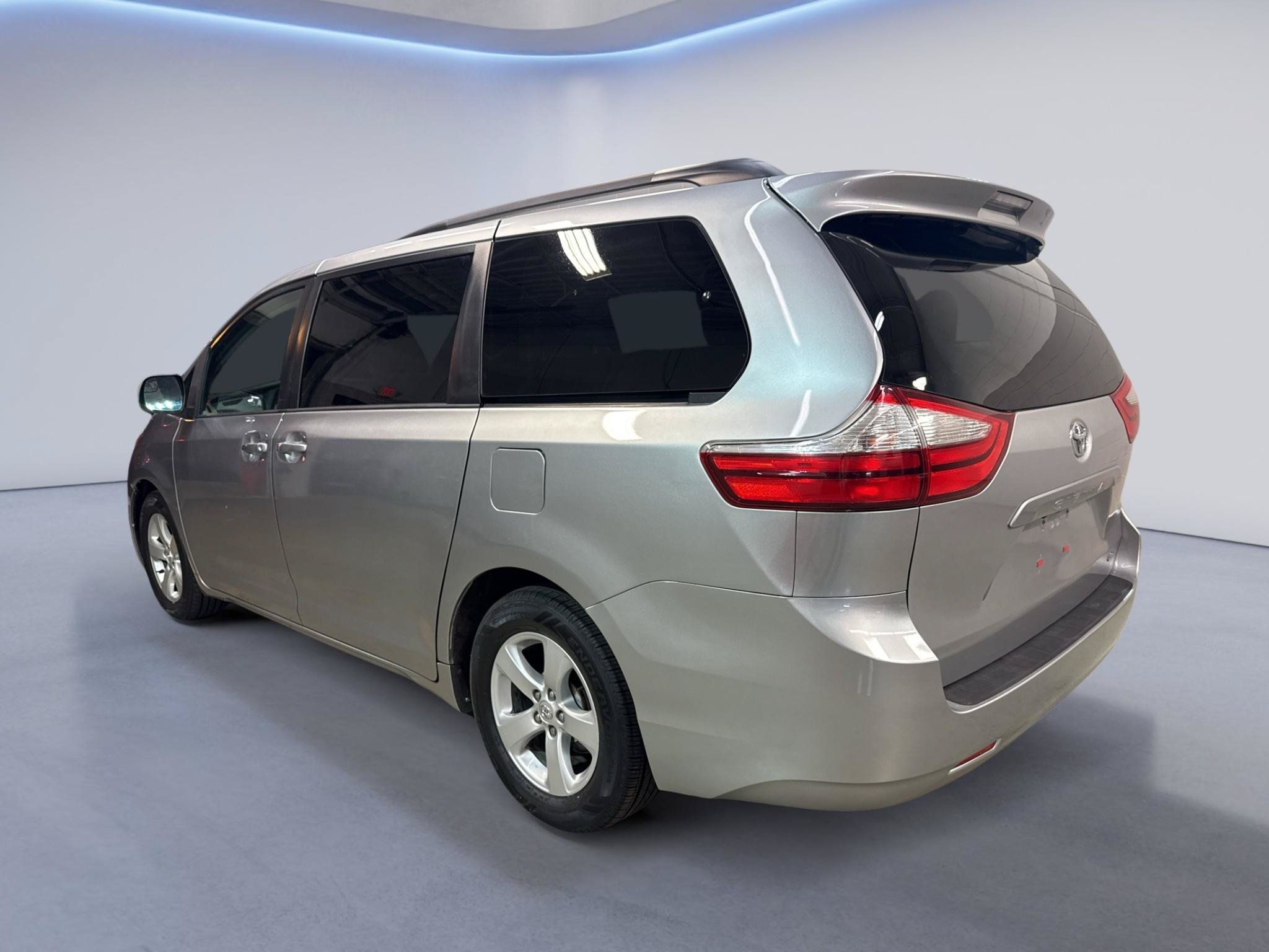Used 2015 Toyota Sienna LE FWD image 5