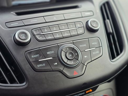 Used 2016 Ford Focus SE w/ SE Sport Package image 37