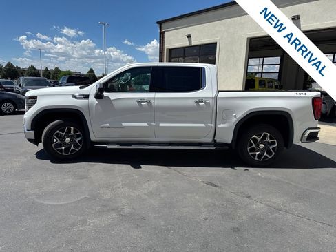 Used 2023 GMC Sierra 1500 SLT w/ SLT Premium Package AWD/4WD image 4