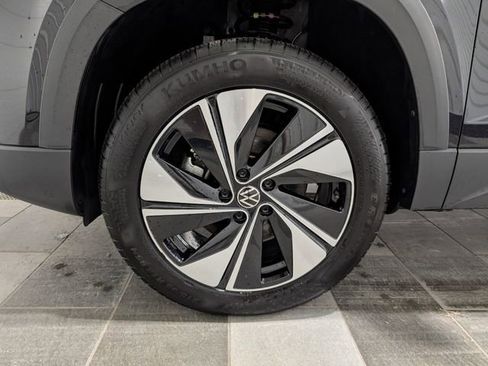 Used 2025 Volkswagen Taos SE image 7