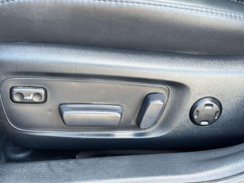 Used 2018 Toyota Avalon Limited image 14