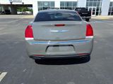 Used 2018 Chrysler 300 Touring L image 4