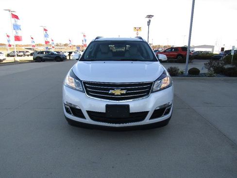 Used 2016 Chevrolet Traverse LT image 2
