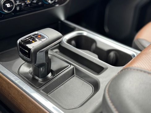 Used 2024 Chevrolet Silverado 1500 High Country image 15