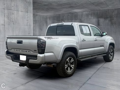 Used 2017 Toyota Tacoma TRD Sport w/ Tow Package RWD image 6