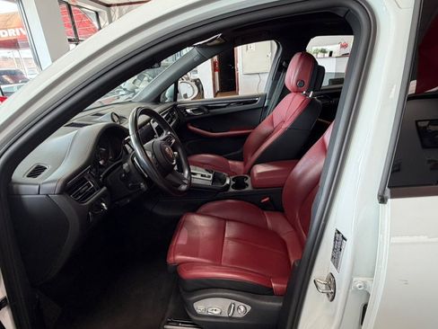 Used 2024 Porsche Macan Turbo AWD/4WD image 18