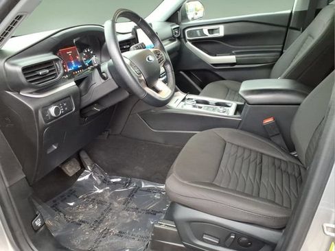 Used 2021 Ford Explorer XLT AWD/4WD image 10