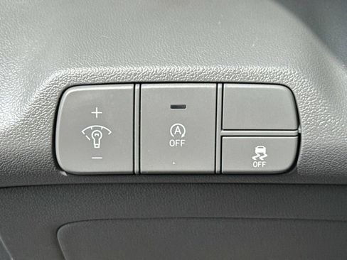 Used 2024 Hyundai Elantra SE FWD image 12