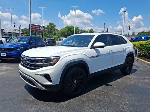Certified 2023 Volkswagen Atlas Cross Sport SE w/ Panoramic Sunroof Package AWD/4WD image 3