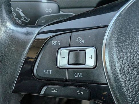 Used 2015 Volkswagen Golf S image 17