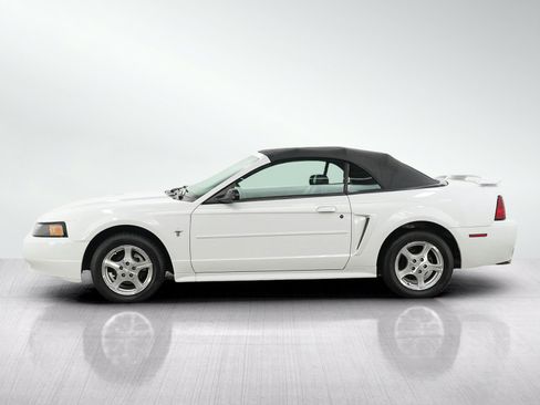 Used 2002 Ford Mustang Convertible RWD image 2