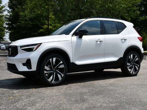 New 2025 Volvo XC40 B5 Plus w/ Protection Package Premier image 3