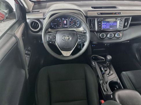 Used 2018 Toyota RAV4 LE FWD image 25