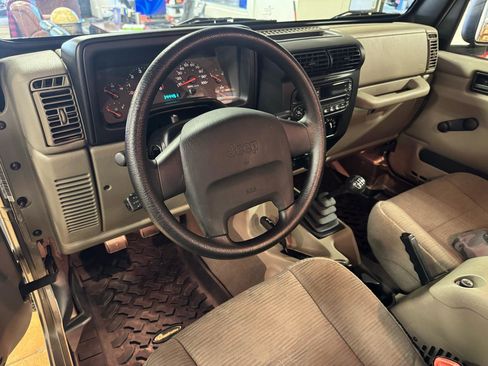 Used 2004 Jeep Wrangler Rubicon AWD/4WD image 16