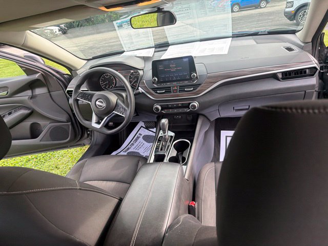 Used 2024 Nissan Altima 2.5 SV FWD image 16
