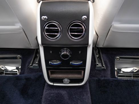 Used 2019 Rolls-Royce Cullinan image 38