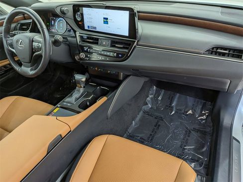 Certified 2024 Lexus ES 300h w/ Premium Package image 38