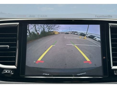 Used 2024 Chrysler Pacifica Touring-L image 18