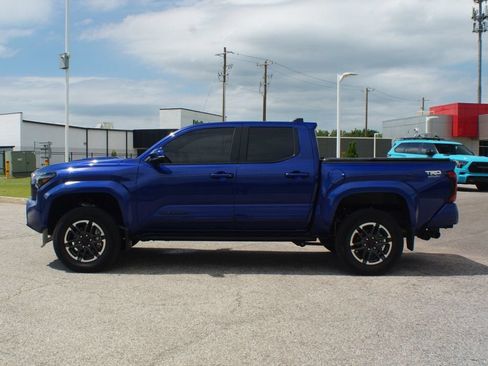 Used 2025 Toyota Tacoma TRD Sport w/ TRD Sport Premium Package AWD/4WD image 14