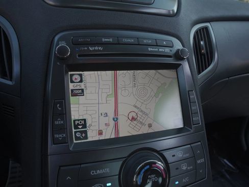 Used 2011 Hyundai Genesis 3.8 image 8