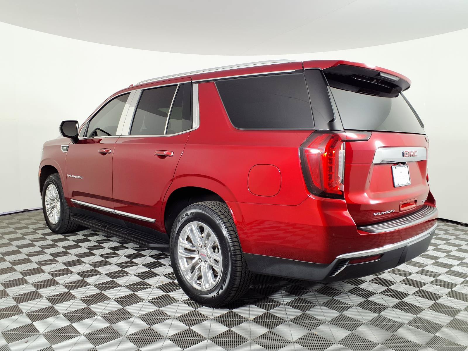 Used 2023 GMC Yukon SLT RWD image 6