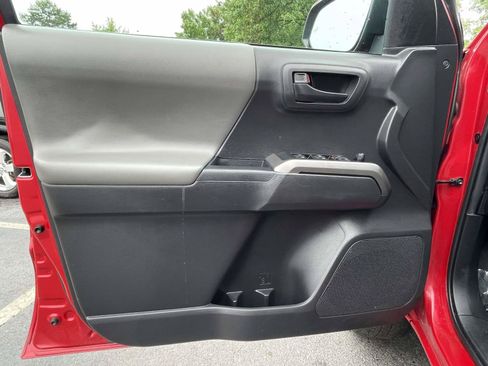 Used 2022 Toyota Tacoma SR5 RWD image 19
