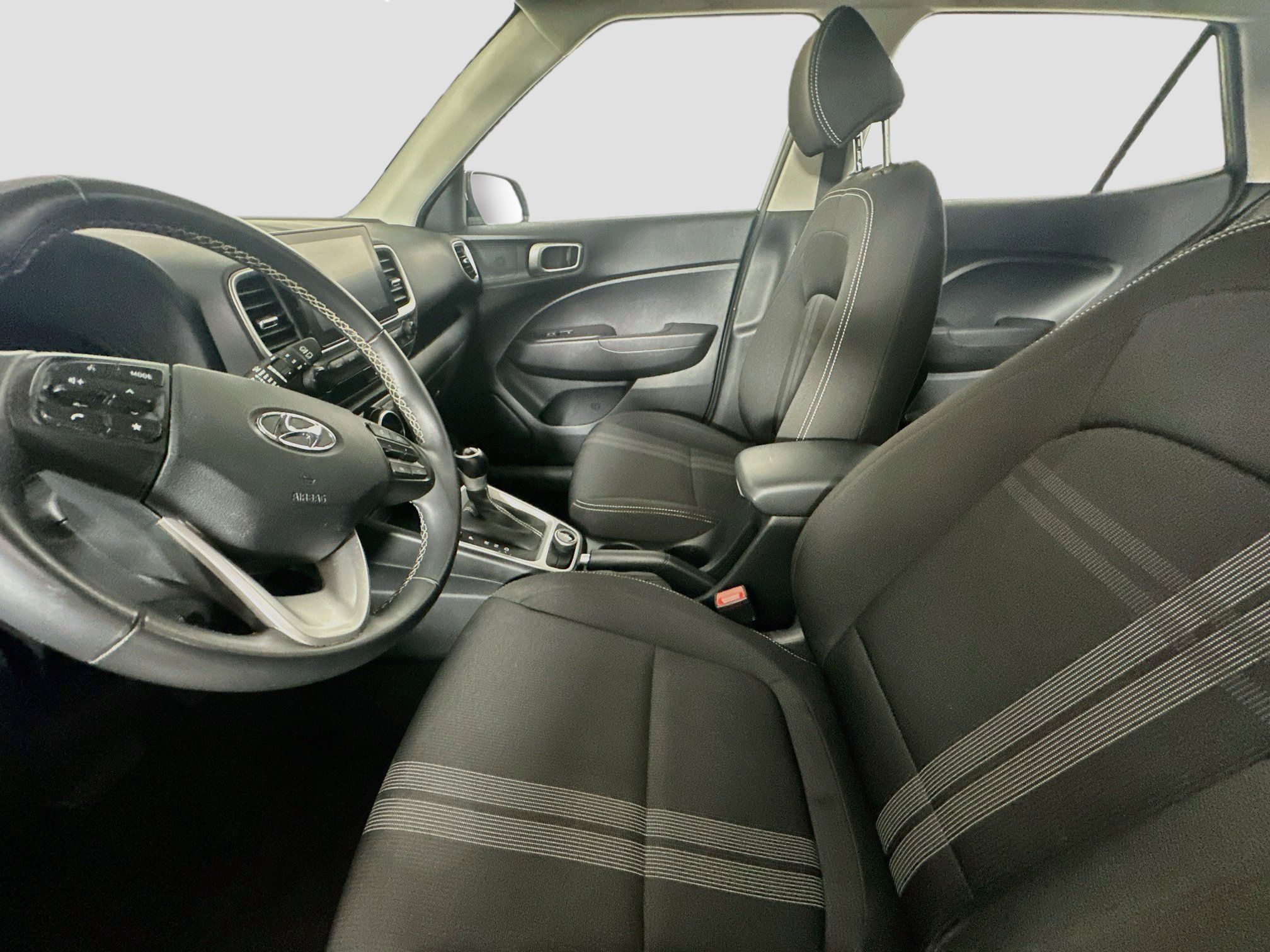 Used 2025 Hyundai Venue SEL FWD image 13
