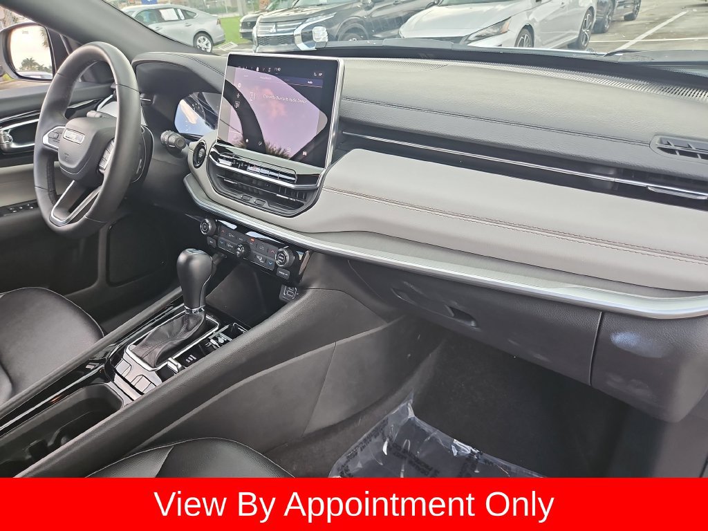 Used 2025 Jeep Compass Limited AWD/4WD image 33