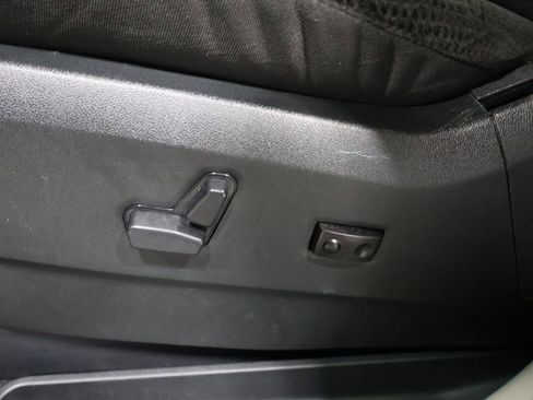 Used 2018 Dodge Grand Caravan SE w/ UConnect Hands-Free Group image 11