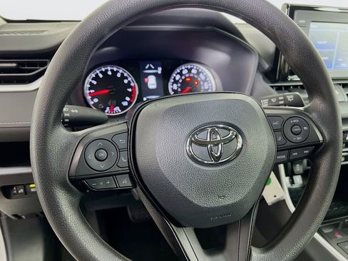 Used 2021 Toyota RAV4 LE image 12