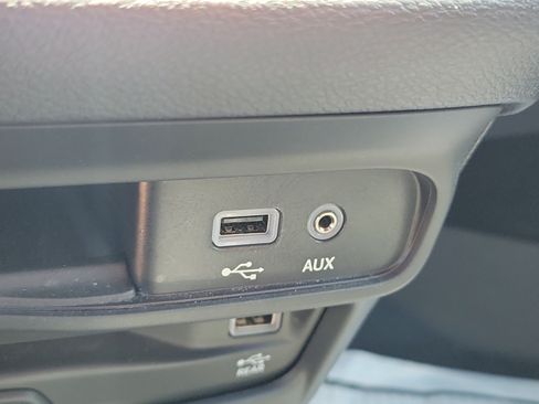 Used 2019 Chrysler Pacifica Touring-L Plus w/ Advanced Safetytec Group FWD image 24