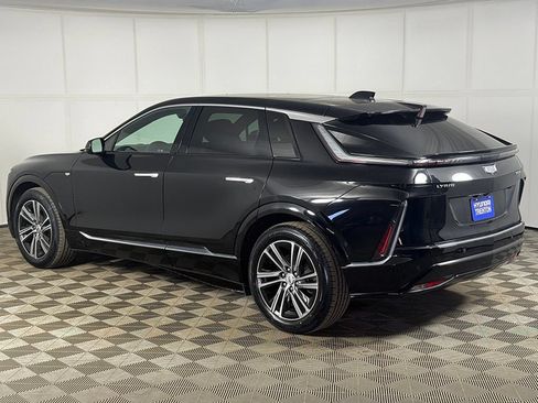 Used 2024 Cadillac Lyriq Luxury AWD/4WD image 11