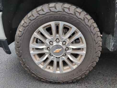 Used 2023 Chevrolet Silverado 2500 High Country image 10