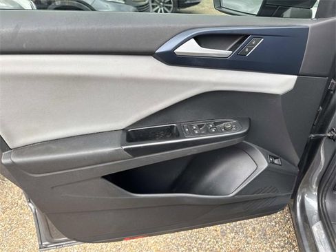 Used 2022 Volkswagen Taos SE w/ Panoramic Sunroof Package image 25