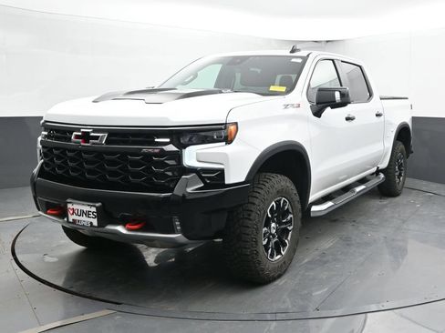 Used 2024 Chevrolet Silverado 1500 ZR2 w/ Technology Package AWD/4WD image 4