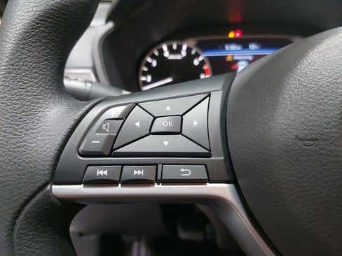 Used 2025 Nissan Altima 2.5 SV FWD image 16