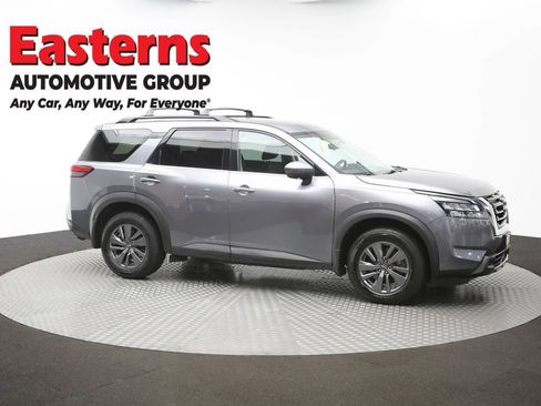 Used 2024 Nissan Pathfinder SV AWD/4WD image 45