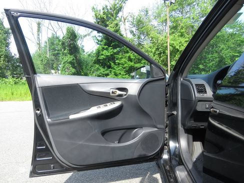 Used 2010 Toyota Corolla S FWD image 9