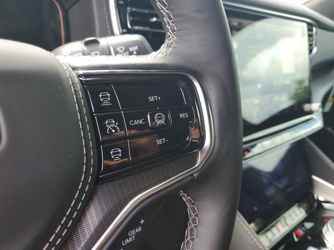 New 2026 Jeep Grand Wagoneer Summit image 15